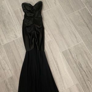 Black Caché formal gown